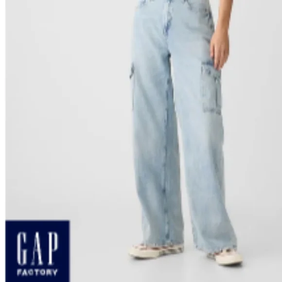 GAP Factory High Rise Wide-Leg Cargo Jeans. Size: 12/31 Regular - Picture 3 of 11